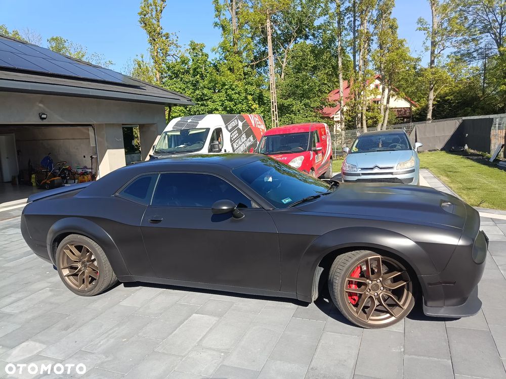 Dodge Challenger - 11