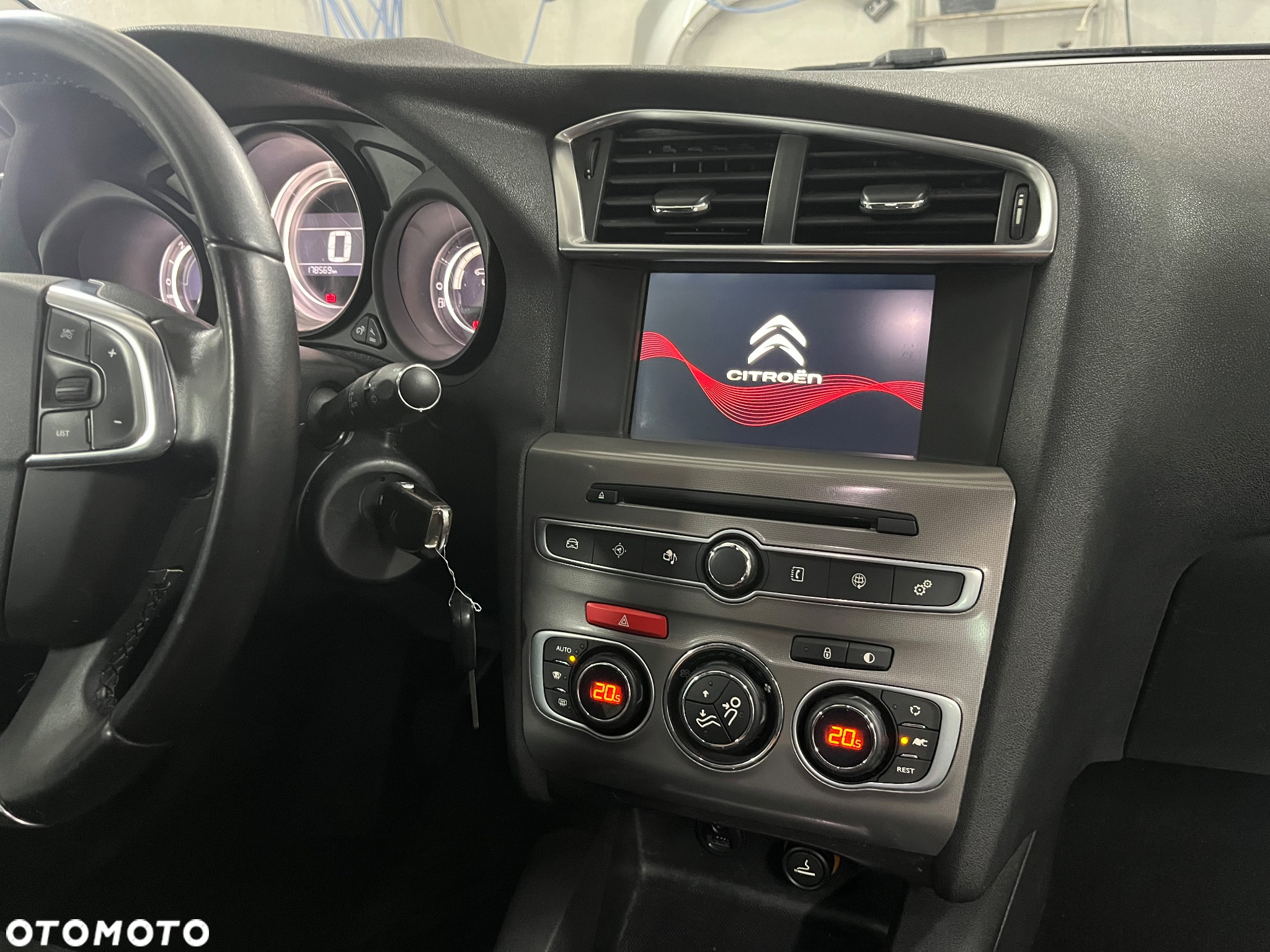 Citroën C4 e-HDi 115 Selection - 28
