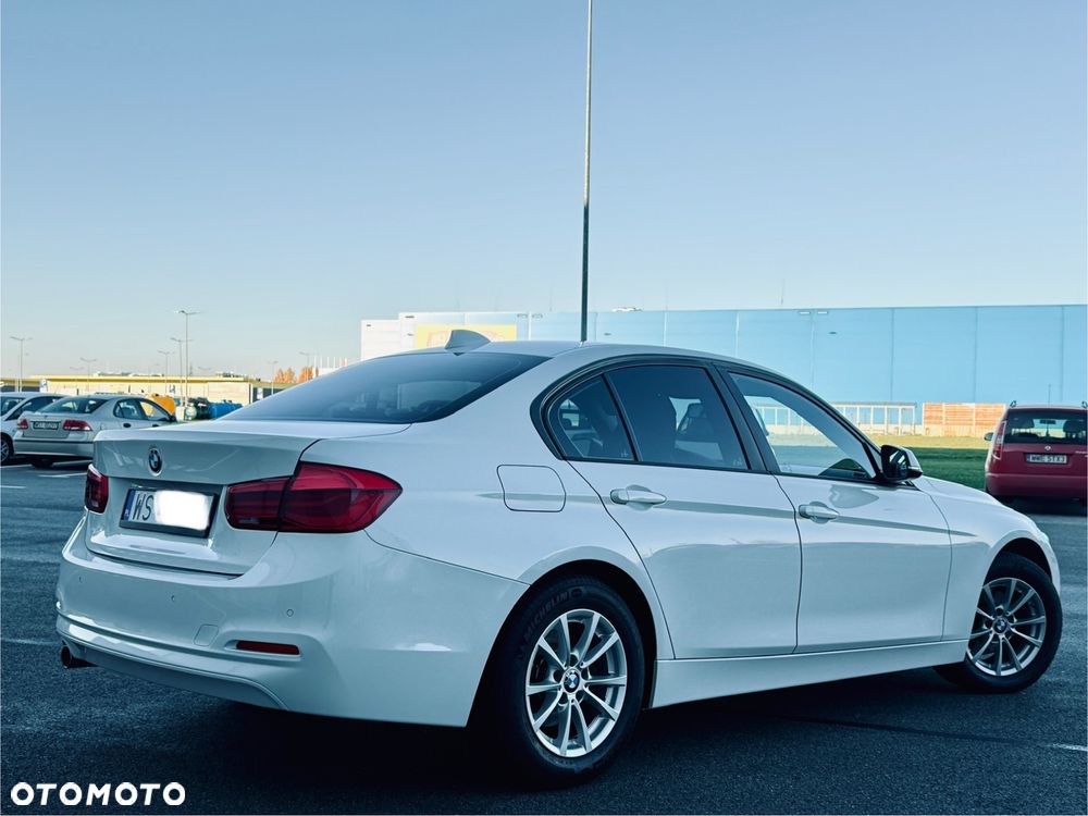 BMW Seria 3 318i - 4
