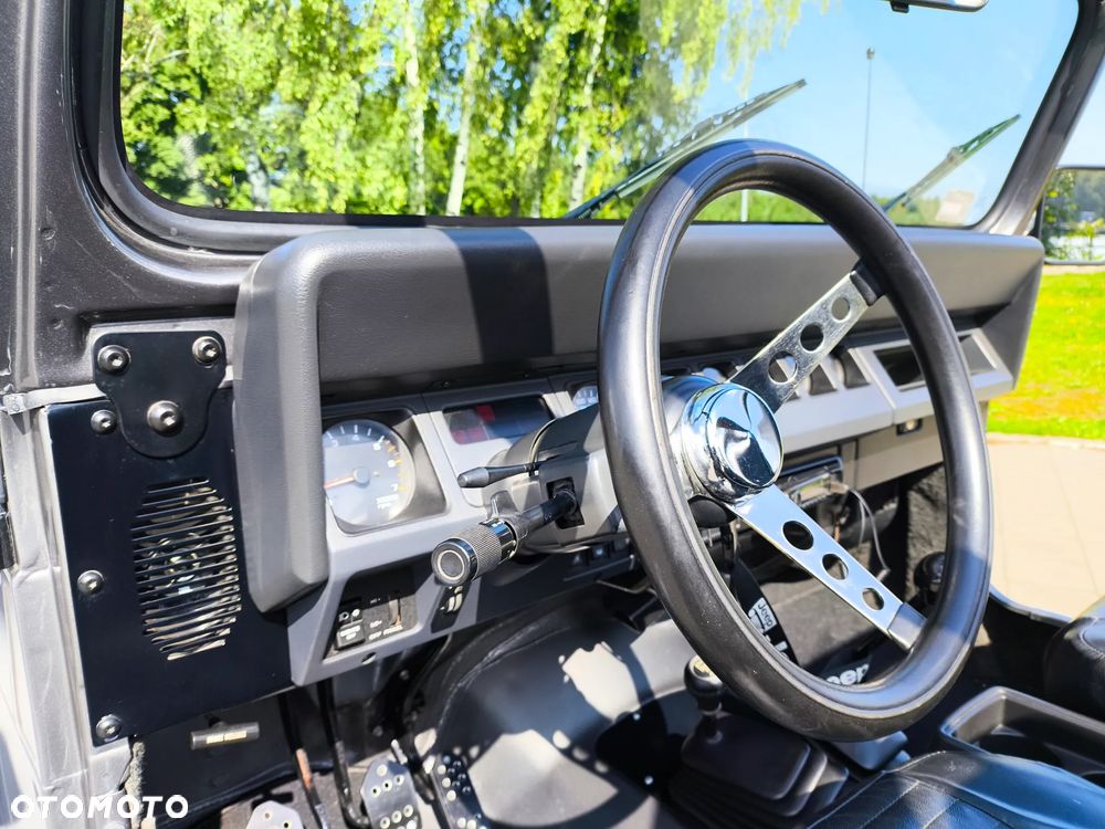 Jeep Wrangler 2.5L - 8