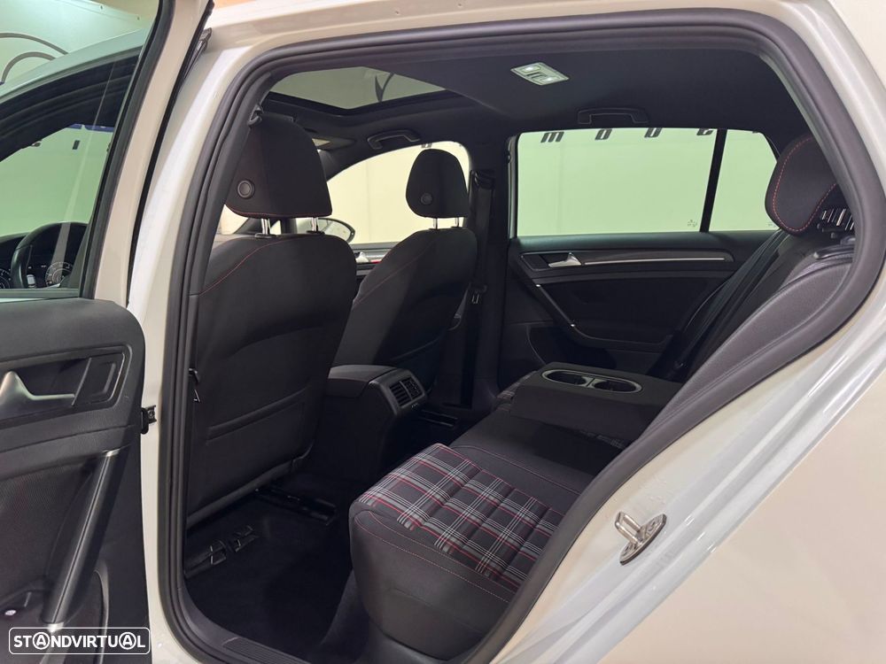 VW Golf 2.0 TSi GTi DSG Performance - 40