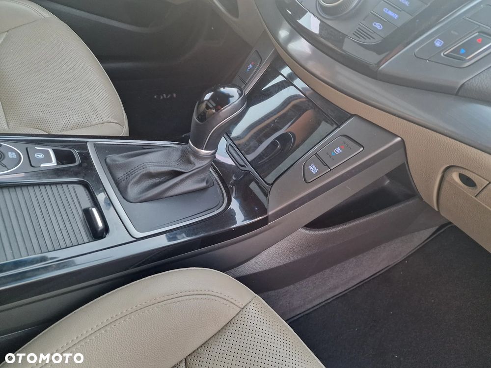 Hyundai i40 Kombi 1.7 CRDi DCT Premium - 11