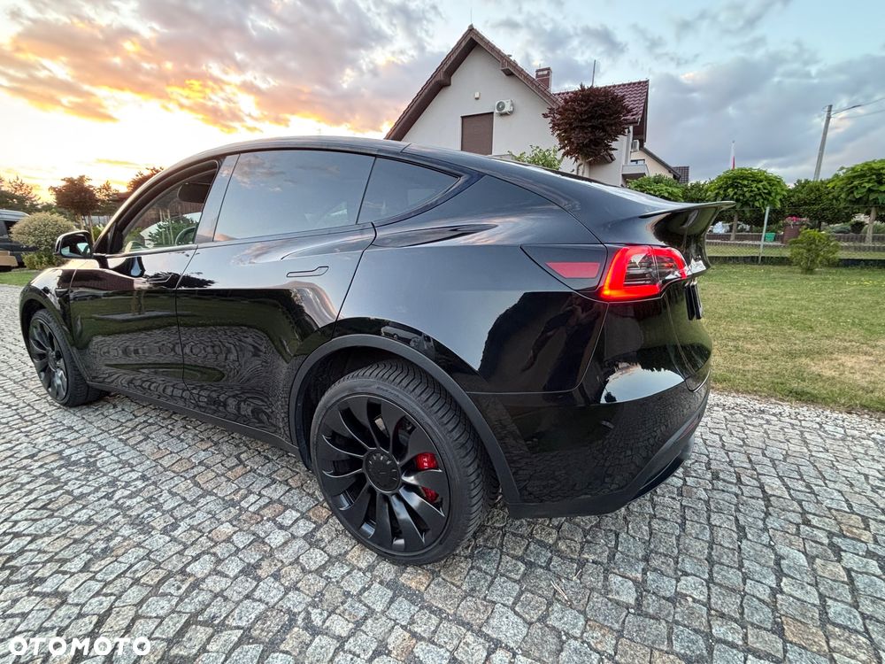 Tesla Model Y Long Range Dual Motor AWD - 13