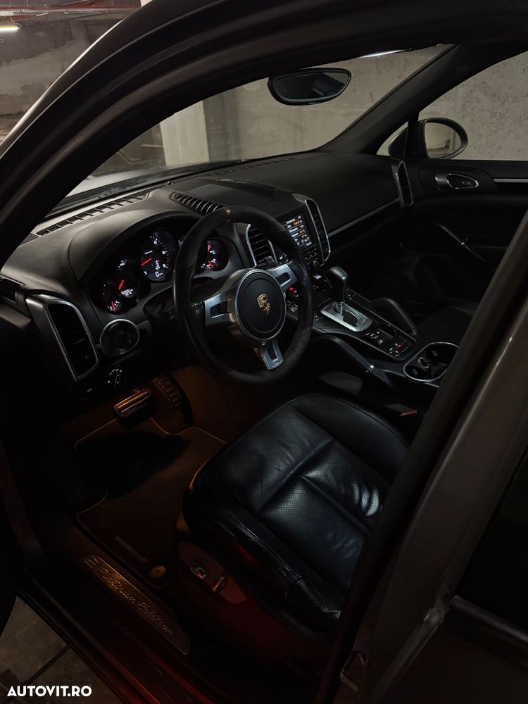 Porsche Cayenne - 6