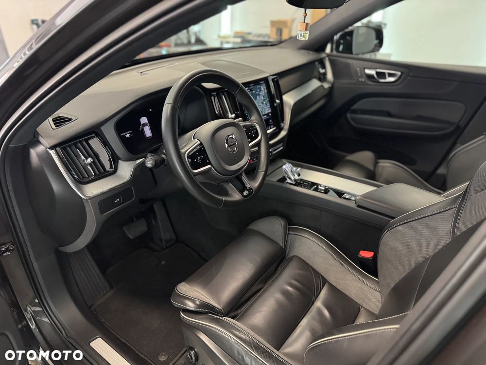Volvo XC 60 B5 D AWD Plus Dark - 23