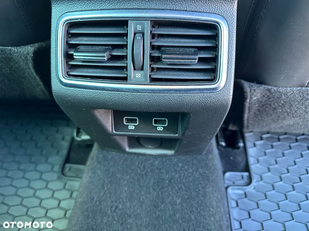 Renault Megane 1.3 TCe FAP Techno EDC - 24
