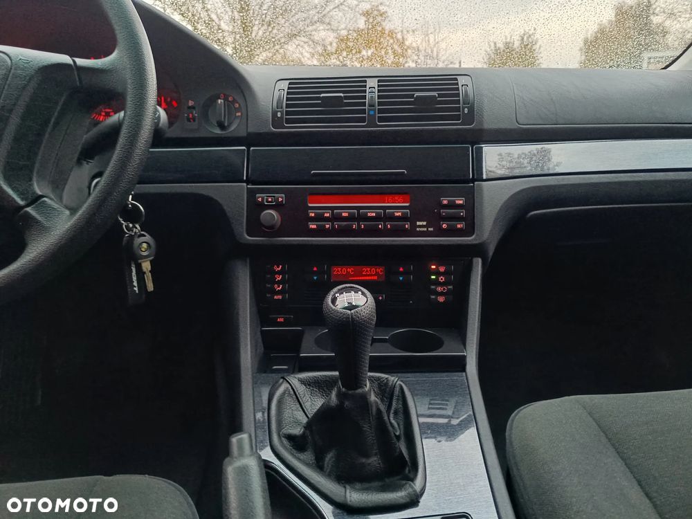 BMW Seria 5 523i - 27