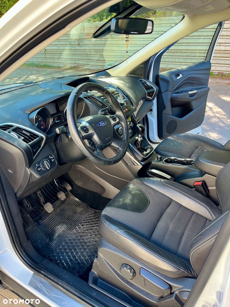 Ford Kuga 1.6 EcoBoost 2x4 Titanium - 11