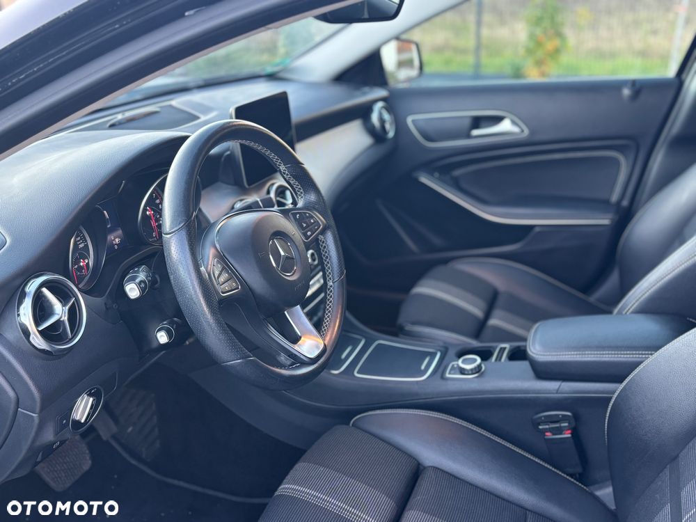 Mercedes-Benz GLA 180 7G-DCT Urban - 9