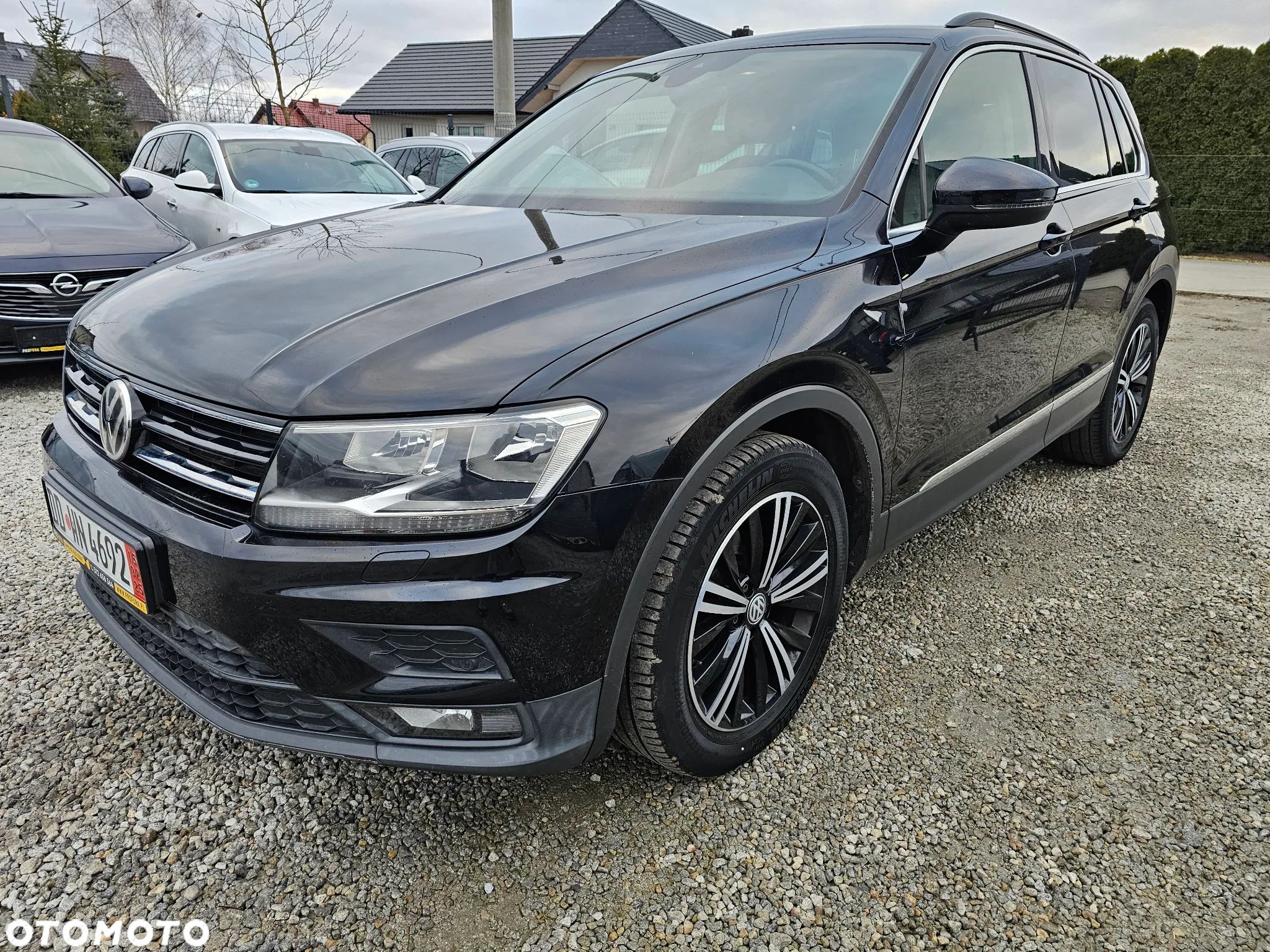 Volkswagen Tiguan - 1