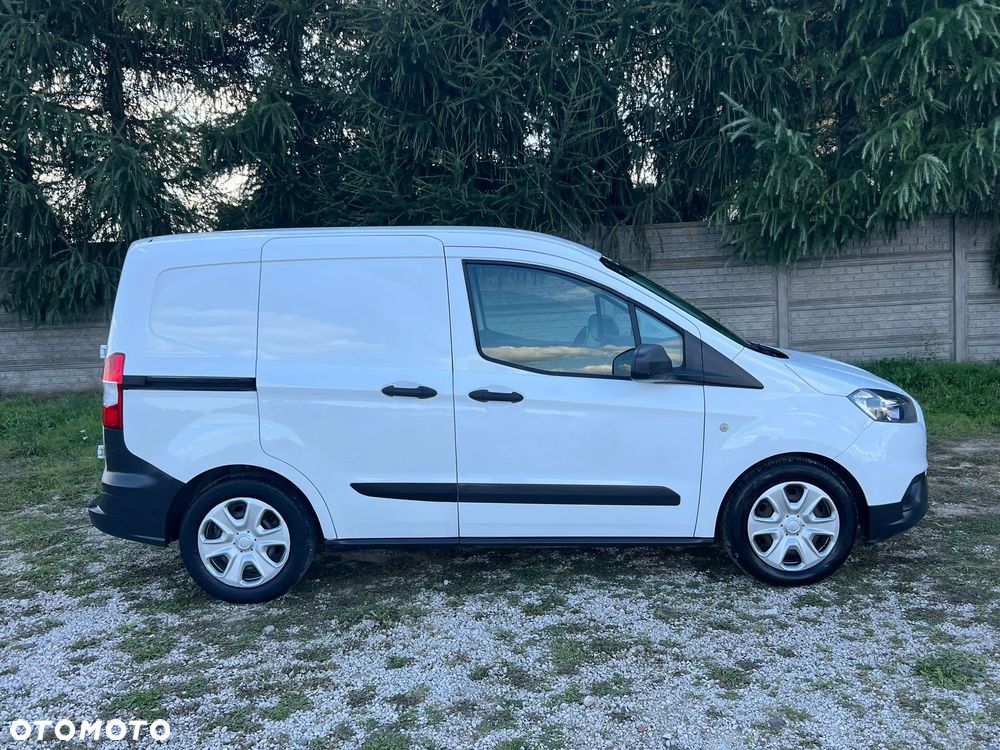 Ford Transit Courier - 28