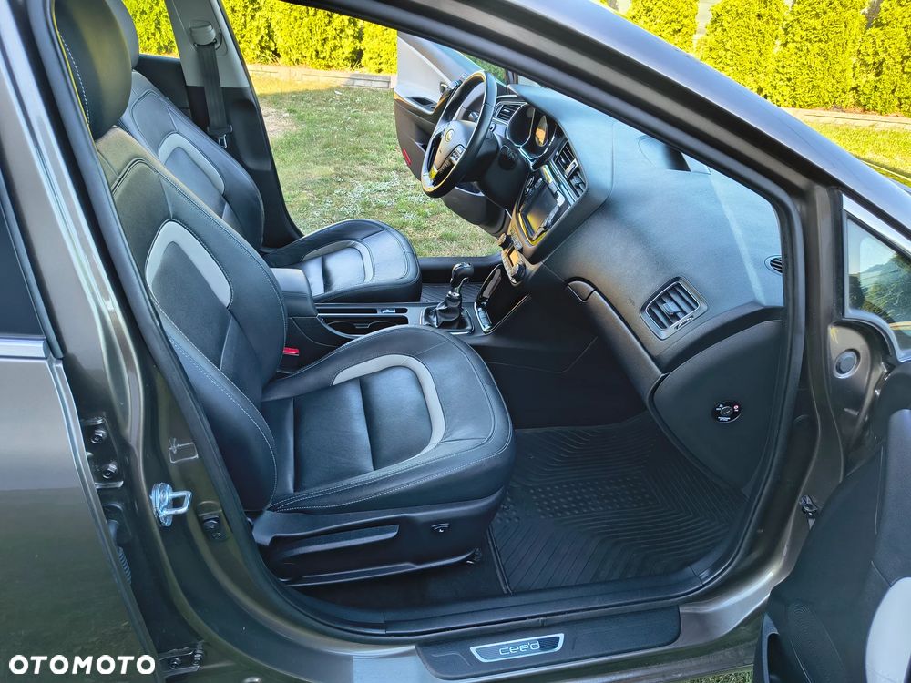 Kia Ceed 1.6 CRDi 136 ISG Platinum Edition - 14