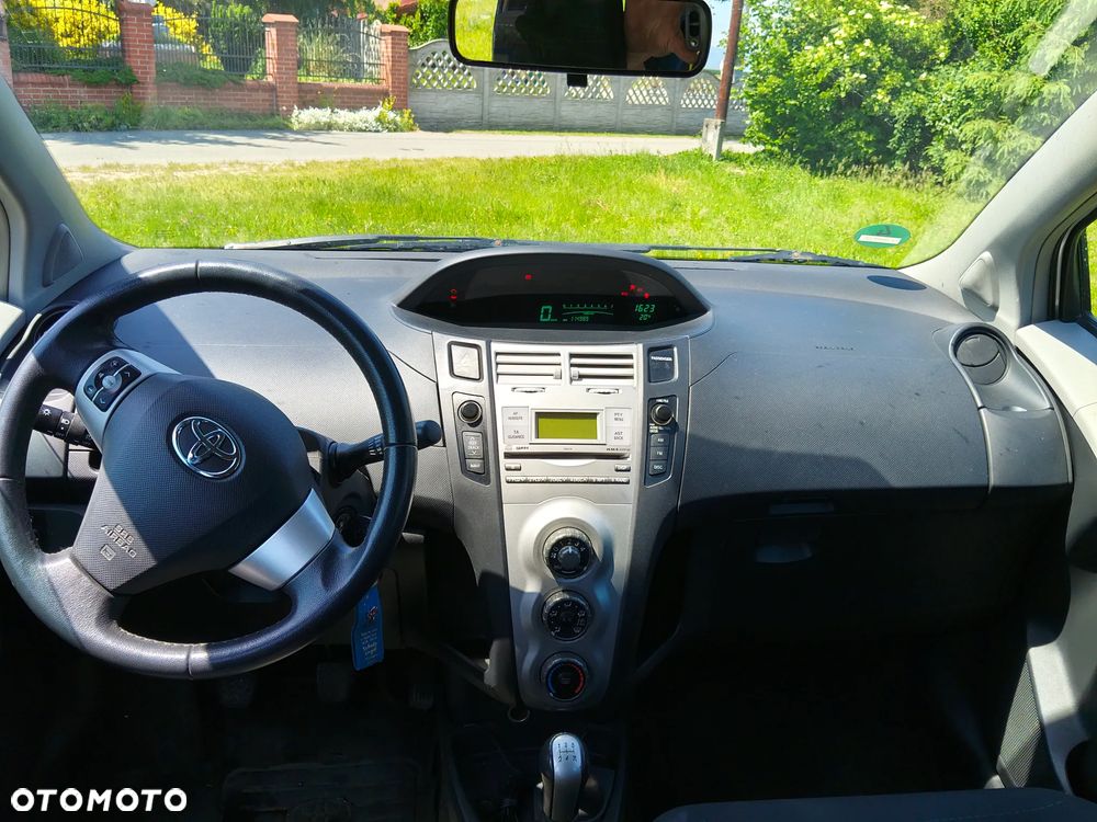 Toyota Yaris 1.3 Luna Premium - 4