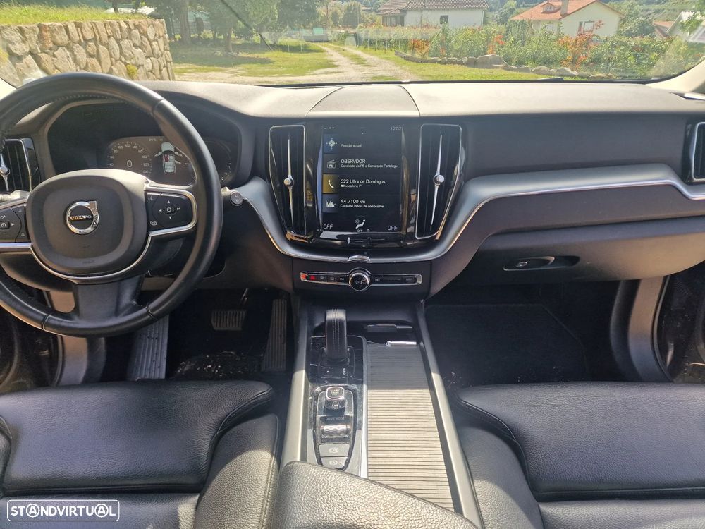 Volvo XC 60 2.0 T8 PHEV R-Design AWD - 16