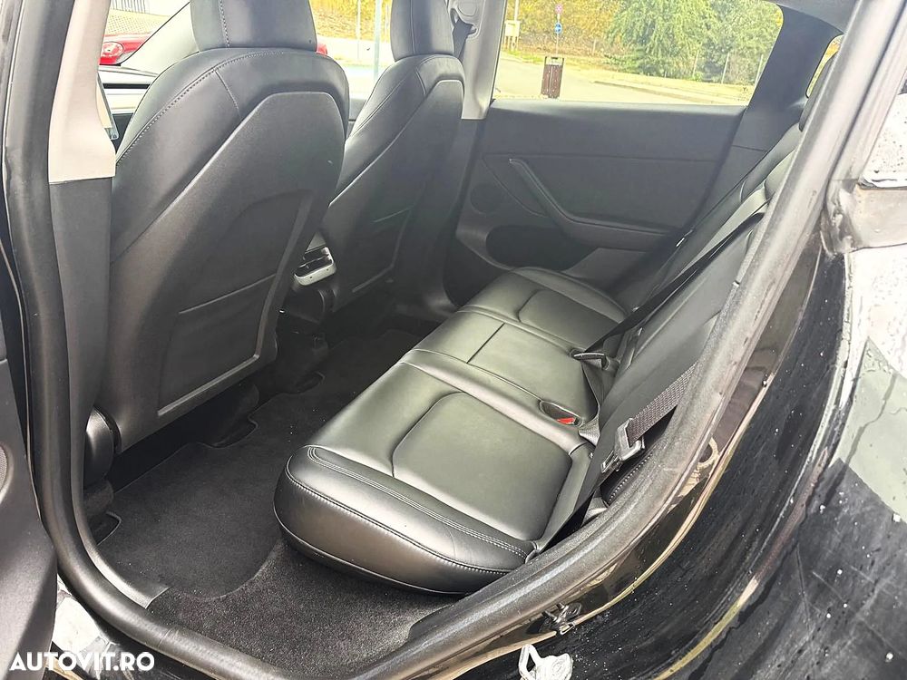 Tesla Model Y - 9