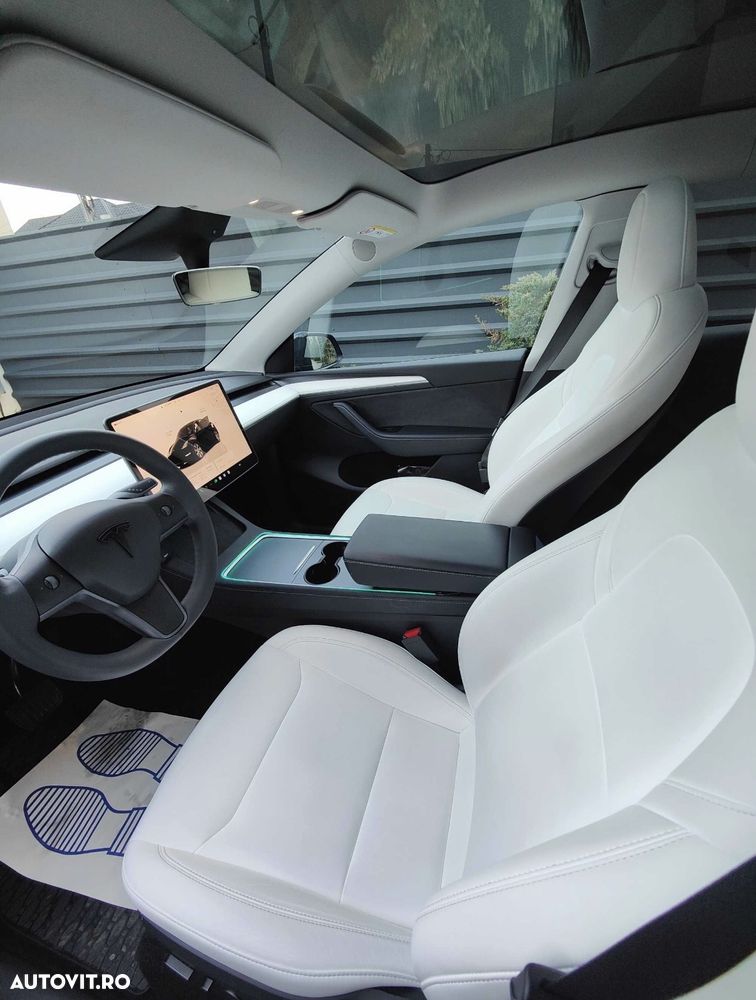 Tesla Model Y - 4