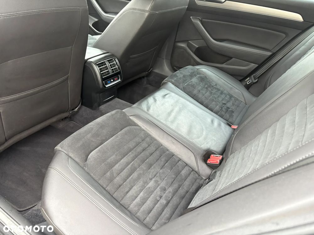 Volkswagen Passat 2.0 TDI SCR Highline - 28