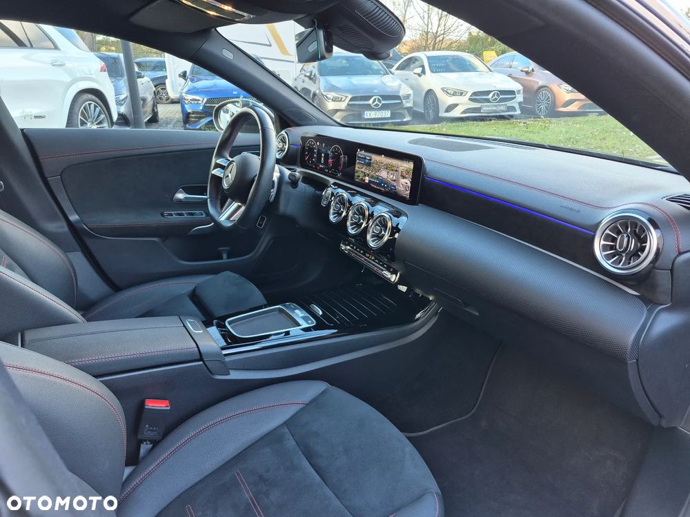 Mercedes-Benz CLA 180 7G-DCT - 25