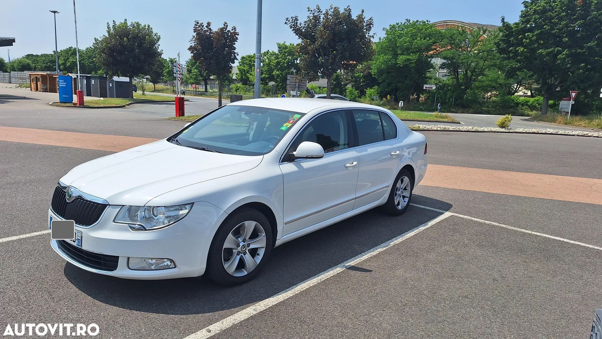 Skoda Superb Combi 2.0 TDI Ambition DSG - 1