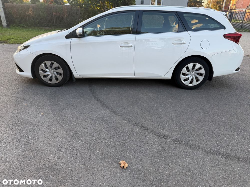 Toyota Auris 2016 photo 3