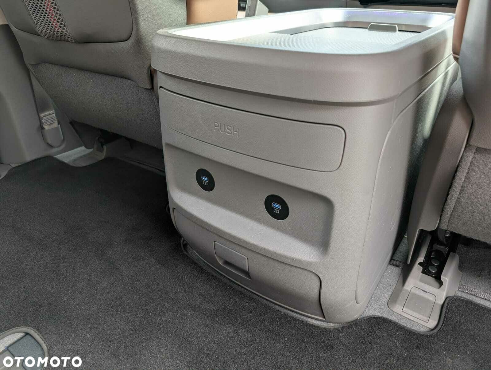 Hyundai Staria - 32