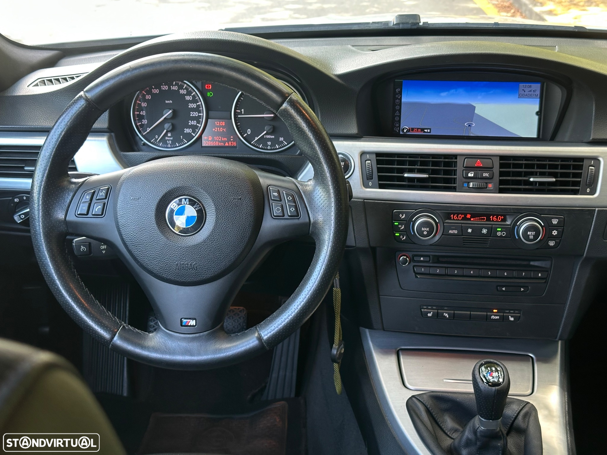 BMW 320 d Touring Navigation Sport - 23
