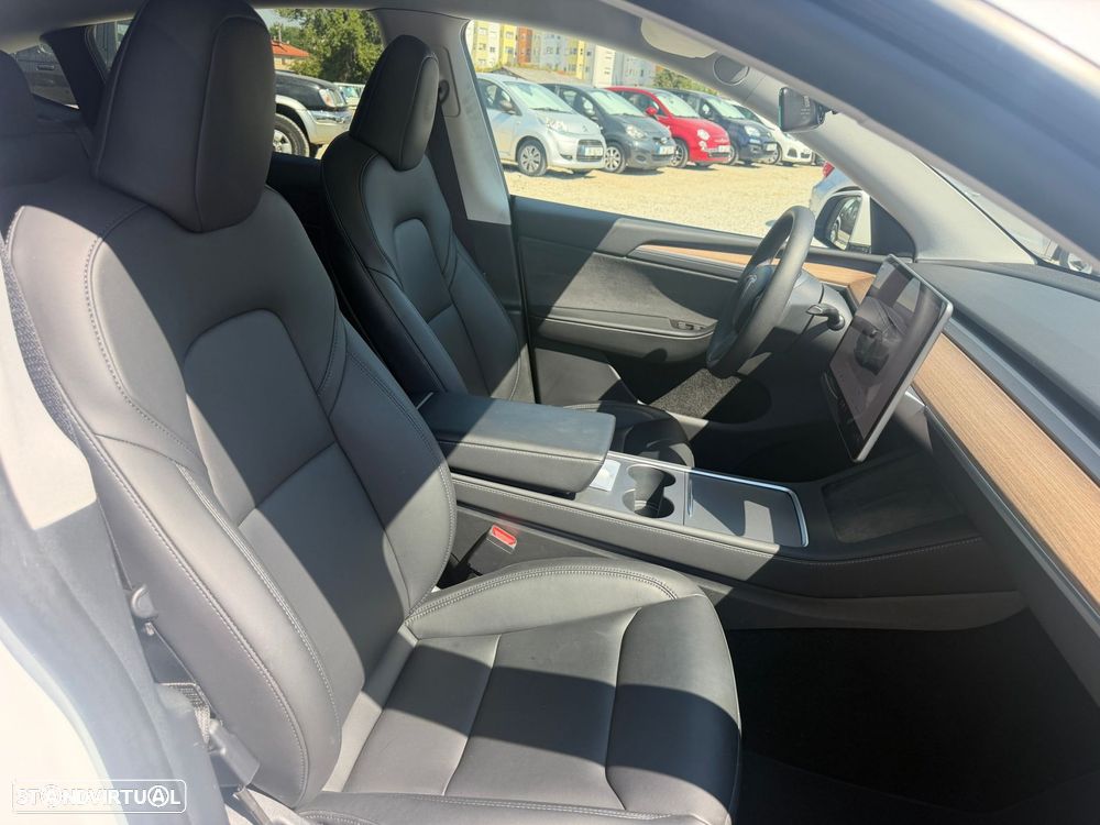 Tesla Model Y Long Range Dual Motor AWD - 10