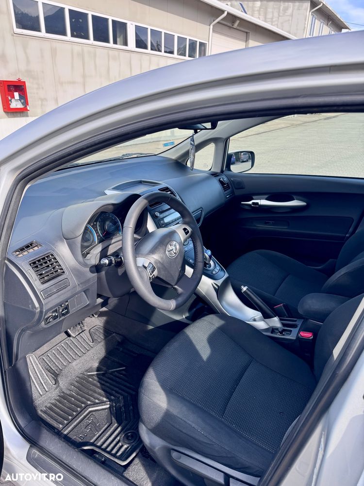 Toyota Auris 1.8 L VVT-i HSD Sol - 6