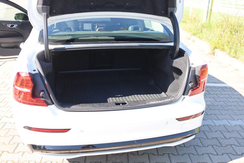 Volvo S60 B5 B AWD Plus Dark - 6