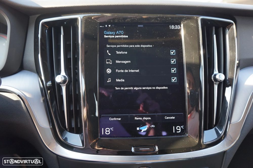 Volvo V60 2.0 B4 Momentum Core Geartronic - 38