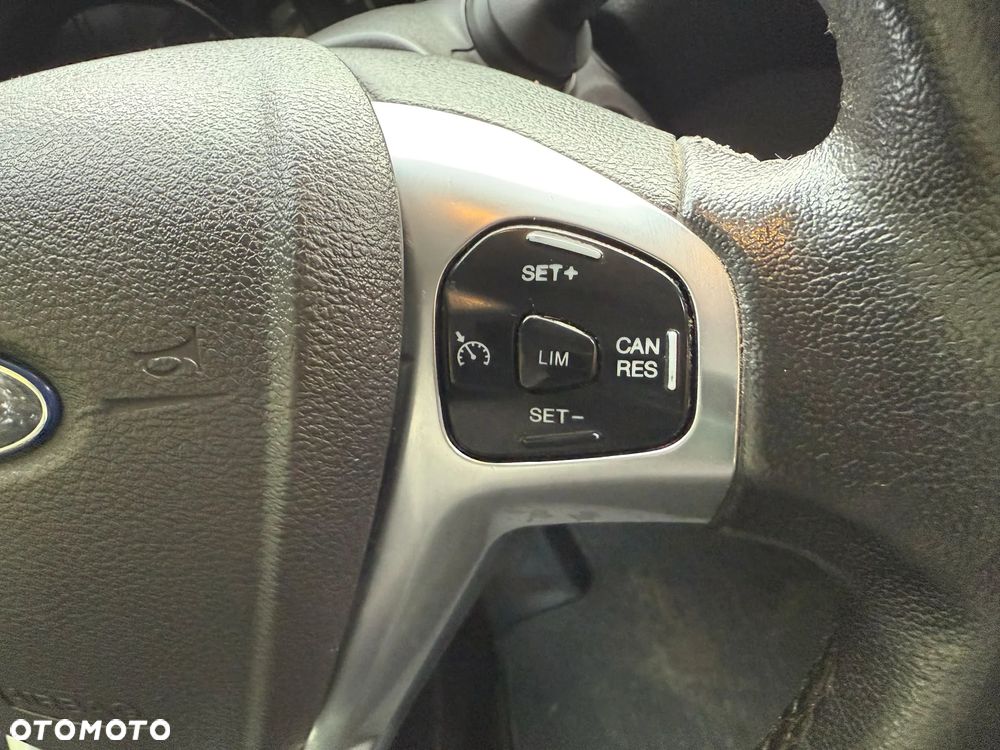 Ford Transit Courier - 11