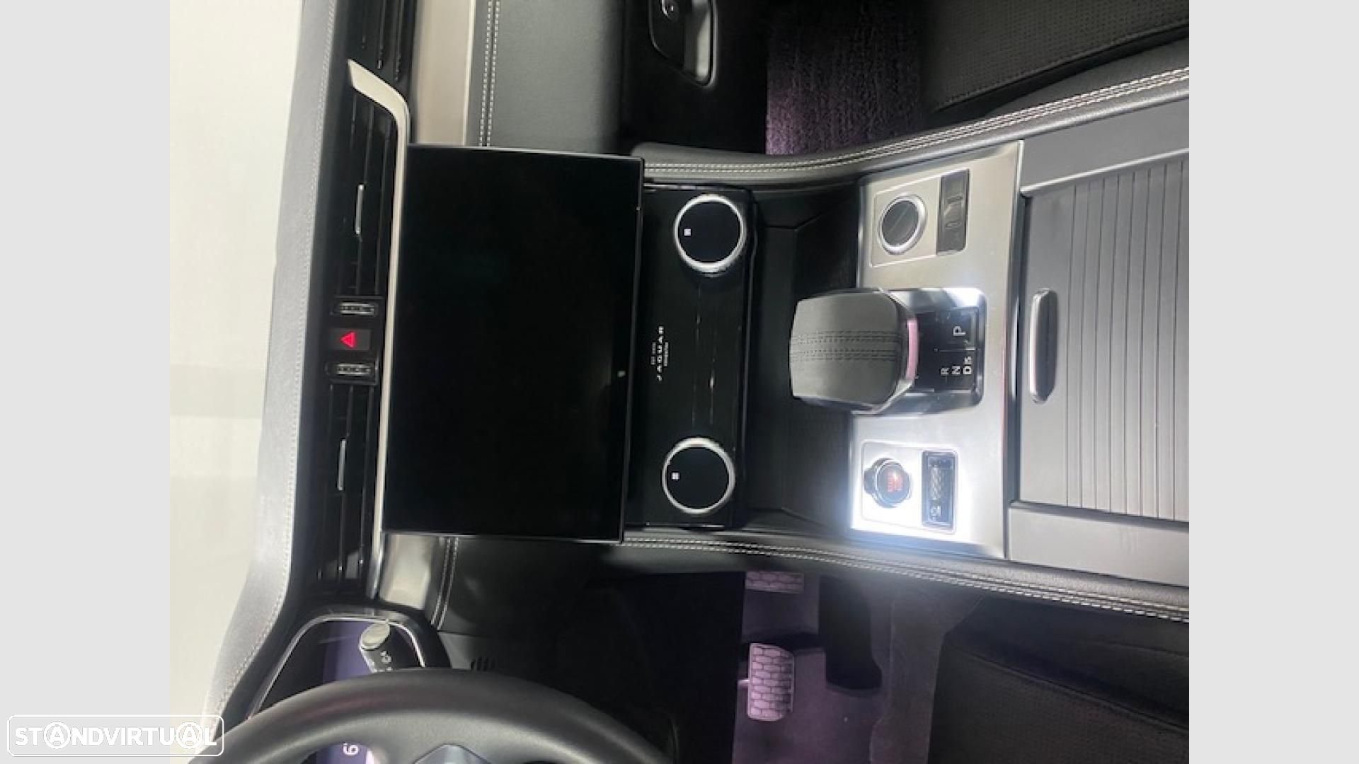 Jaguar F-Pace 2.0 P400e AWD R-Dynamic S - 9