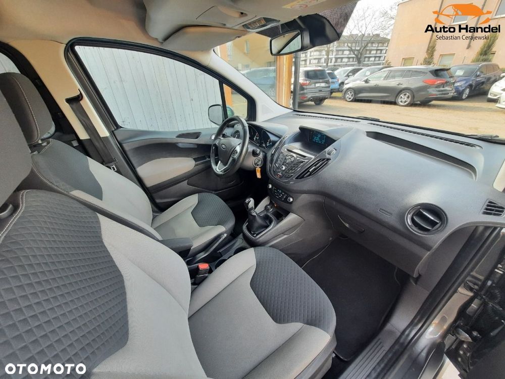 Ford Tourneo Courier - 37