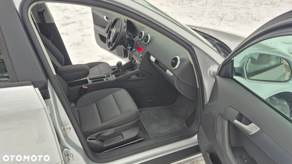 Audi A3 Sportback 1.6 Ambiente - 11