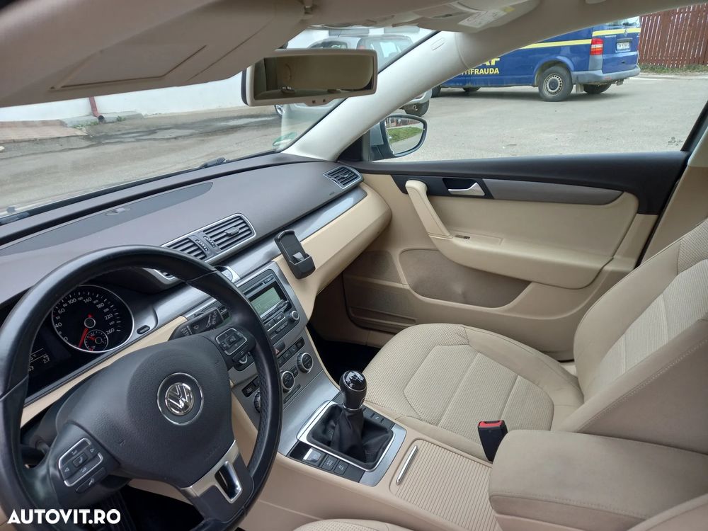 Volkswagen Passat 1.6 TDI DPF BlueMotion Technology Highline - 13