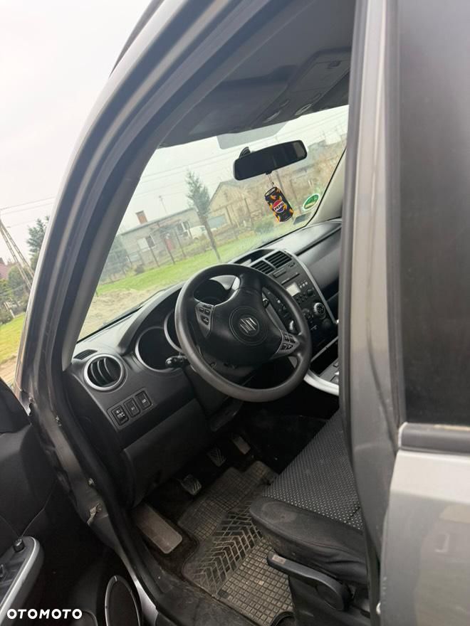 Suzuki Grand Vitara 2.0 - 6