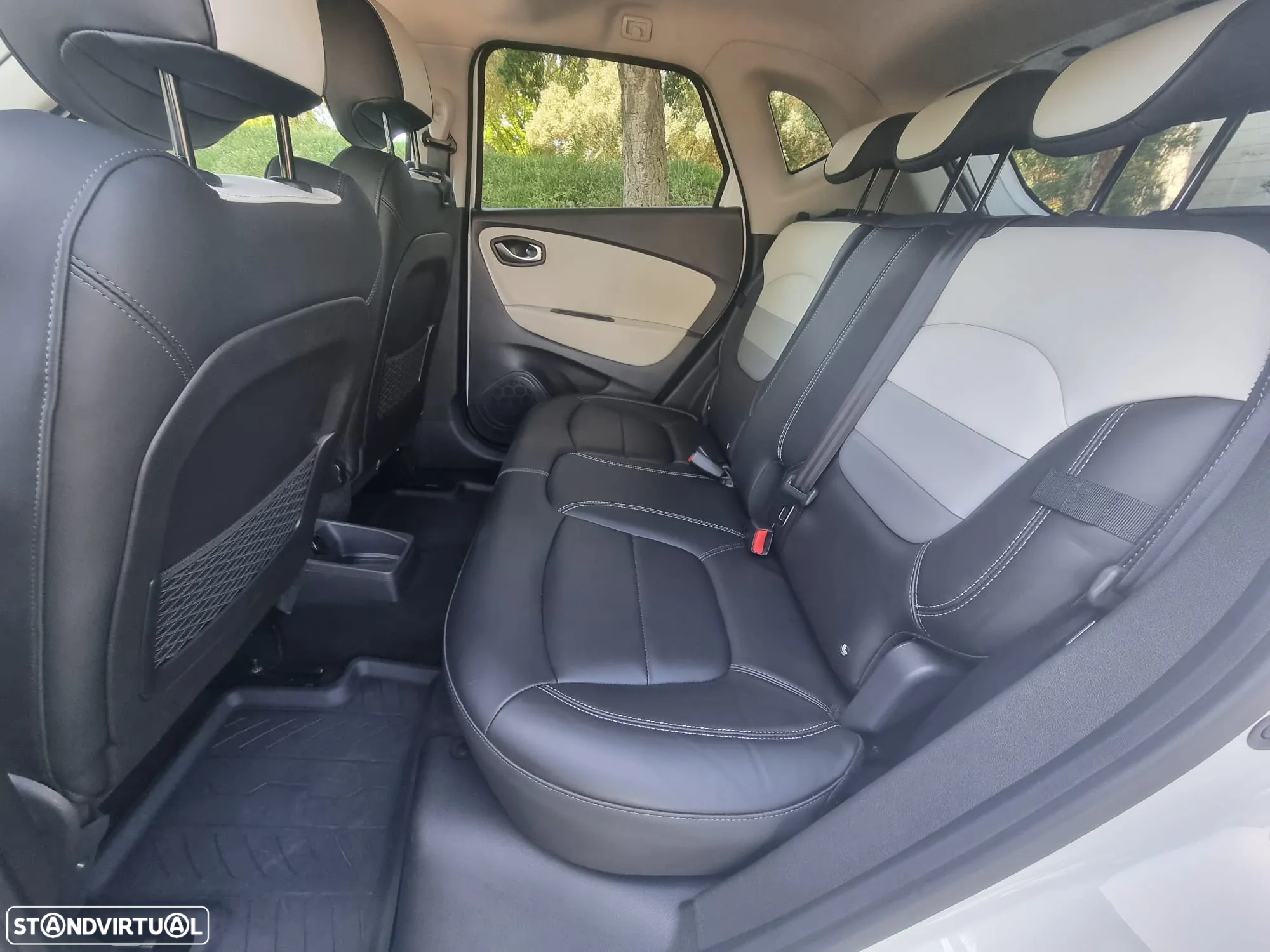 Renault Captur 1.5 dCi Initiale Paris EDC - 12