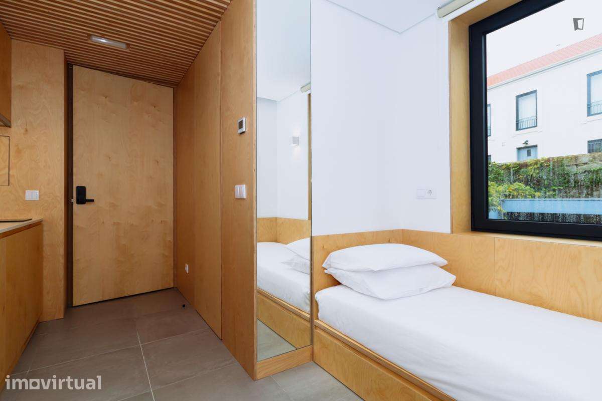 Residência com 20 quartos - localizado em Santo Ildefonso Porto - Grande imagem: 2/8
