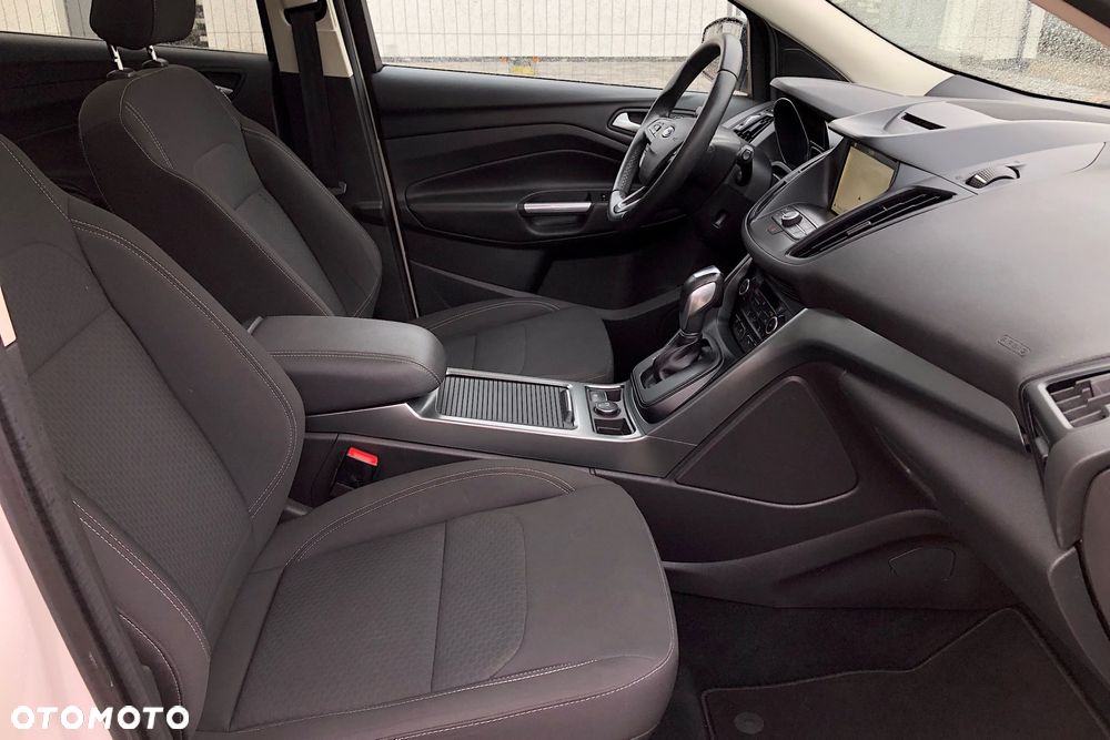 Ford Kuga 1.5 EcoBoost 2x4 Titanium - 24