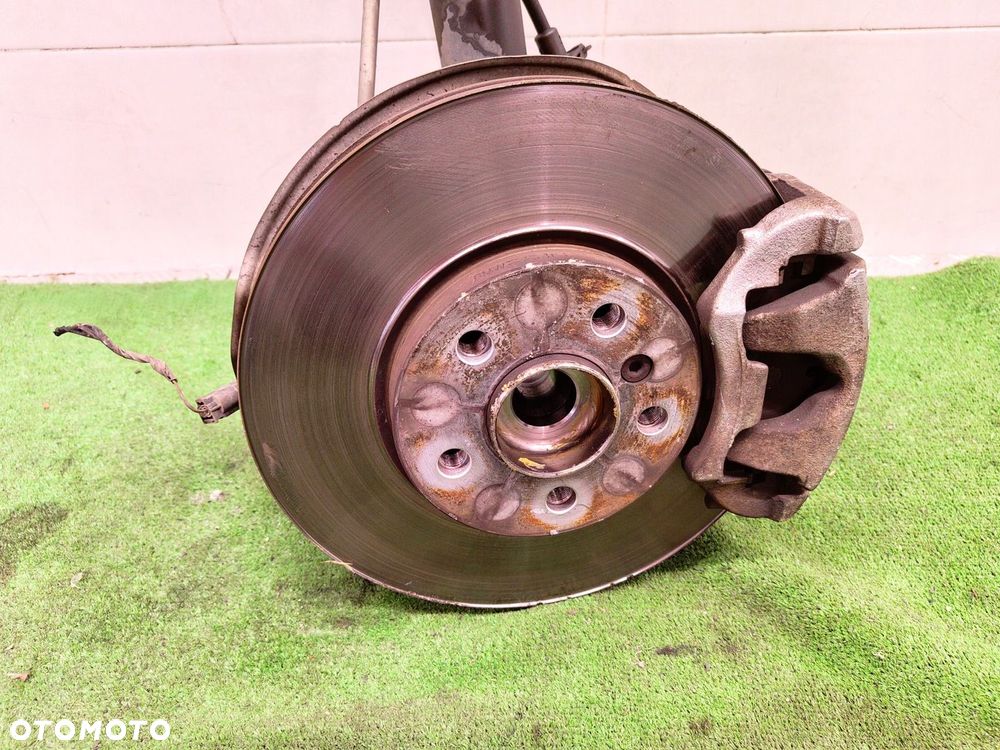 BMW 1 F40 NOGA ZWROTNICA AMORTYZATOR PRAWY PRZÓD 6877062 6876646 - 2