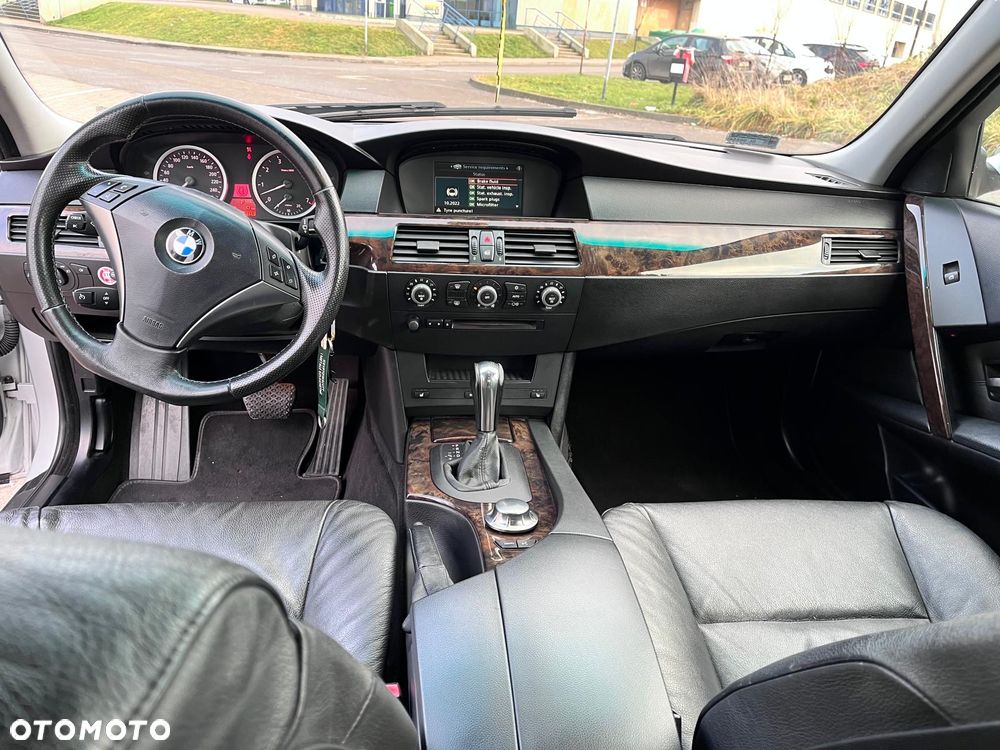 BMW Seria 5 545i - 17