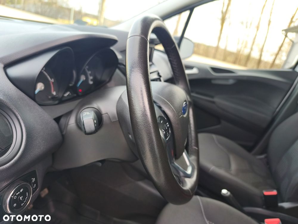 Ford Transit Courier - 28