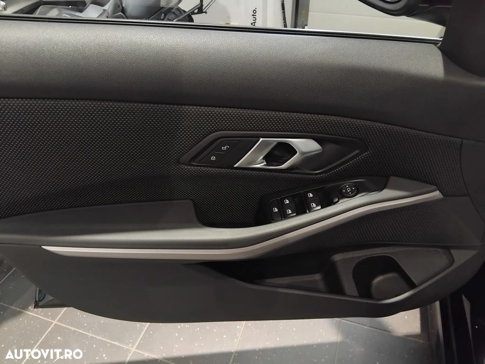 BMW Seria 3 320i xDrive AT - 9