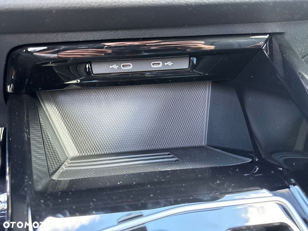Volkswagen Golf 1.5 eTSI mHEV R-Line Plus DSG - 31