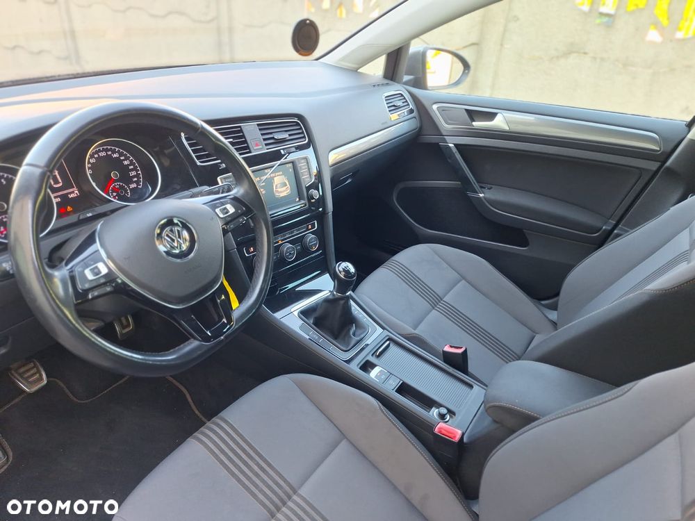 Volkswagen Golf - 5