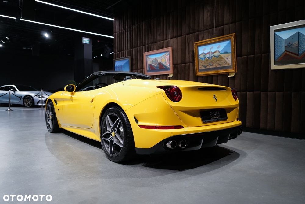 Ferrari California T - 10