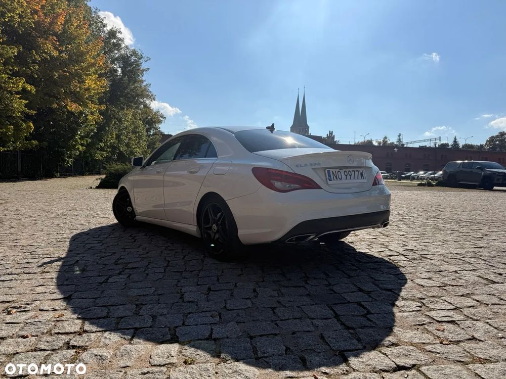 Mercedes-Benz CLA 250 7G-DCT Urban - 8