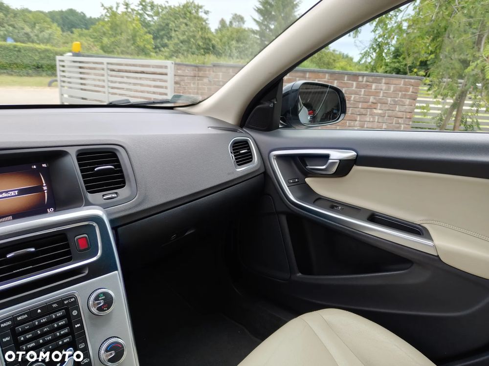 Volvo V60 Cross Country T5 AWD Momentum - 2