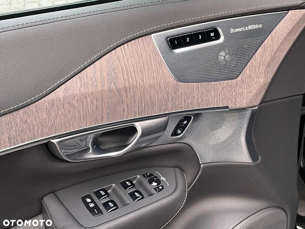 Volvo XC 90 T8 AWD Plug-In Hybrid Ultimate Dark 7os - 14