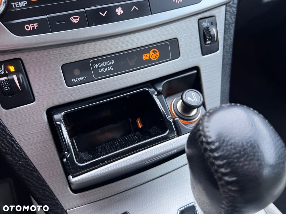 Toyota Avensis 1.8 Premium MS - 29